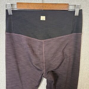 Vuori Women's Leggings in Black and purple